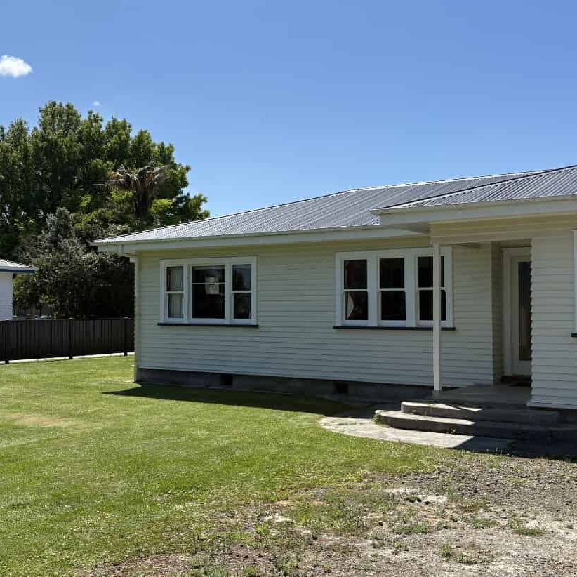 Plenty of space both indoors and out - Photo 1