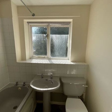 2 Bedroom House To Rent in Lenton - Photo 1