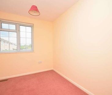 Lynwood, Guildford, GU2 - Photo 3