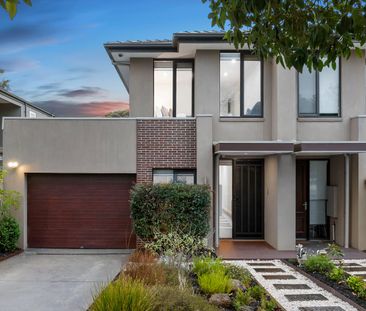 Light, Space, and Seamless Indoor-Outdoor Connection - Photo 3