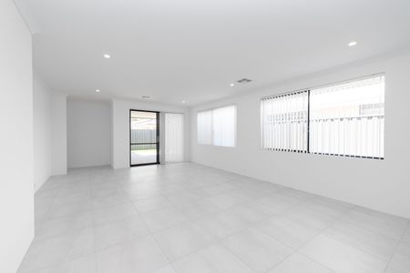 13 Mannikin Way, Maddington - Photo 2