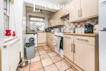 2 bedroom semi-detached house to rent - Photo 5