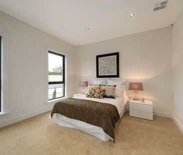 EASY LIVING IN THE MCKINNON ZONE!! - Photo 5