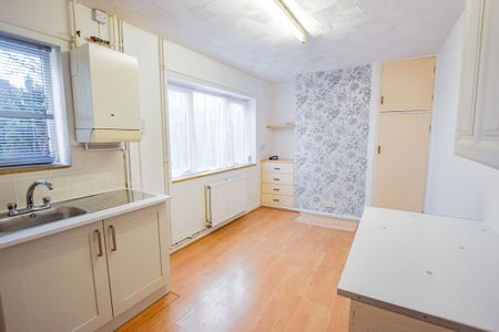 2 bedroom semi-detached house to rent - Photo 2