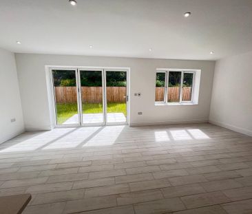 3 bedroom detached bungalow to rent - Photo 1