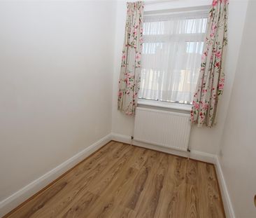 3 bedroom End Terraced to let - Photo 2