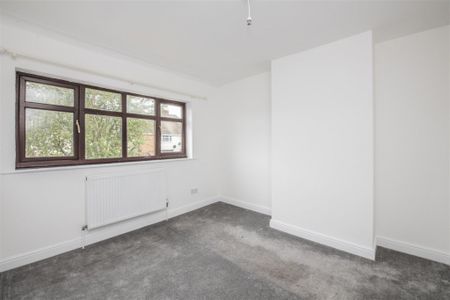 3 bed House - Semi-Detached To Let - Photo 2