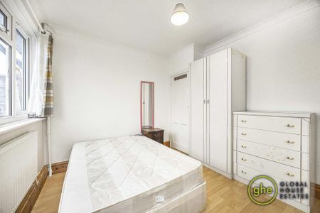 3 bedroom flat to rent - Photo 4