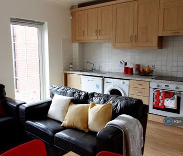 4 bedroom flat to rent - Photo 3
