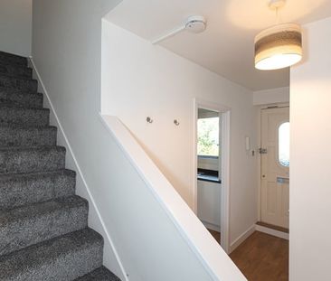 3 Bed Flat, Arnal Crescent, SW18 - Photo 3
