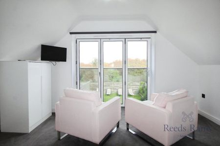 4 bedroom detached house to rent - Photo 3