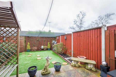 3 bedroom terraced house to rent - Photo 4