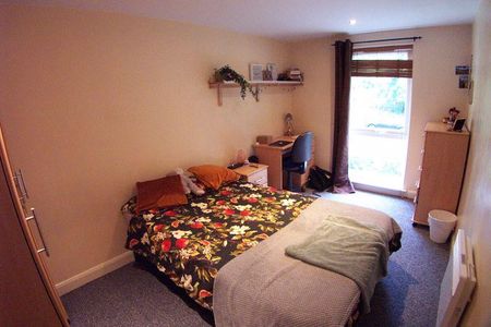 2 bedroom flat to rent - Photo 2
