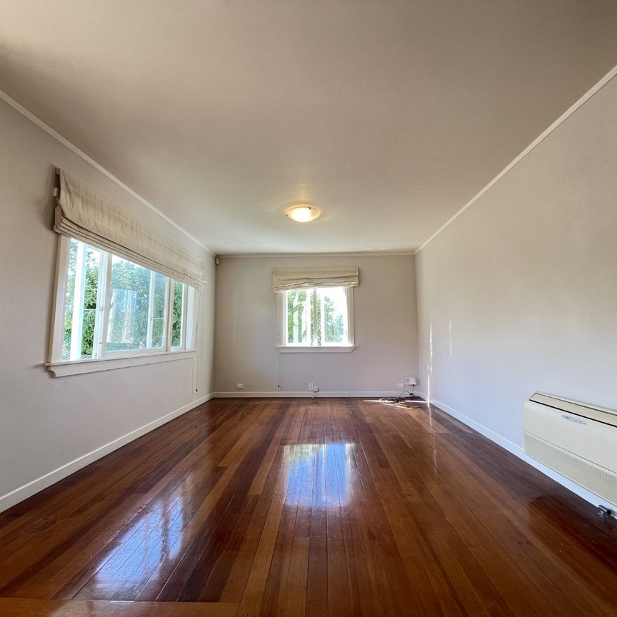 Solid, Spacious and Sunny family home! - Photo 1