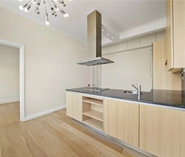 3 bedroom flat in Hampstead - Photo 3