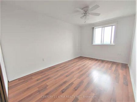 Condo Townhouse For Lease | C8137736 - Photo 2