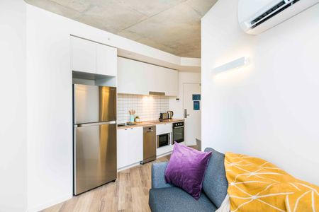 4 Bedroom Shared Bathroom, Double Bed - Photo 2