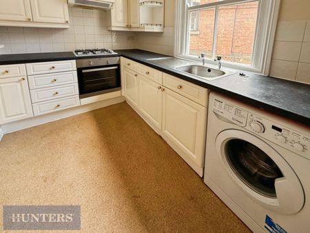 3 bedroom Flat To Let - Photo 5