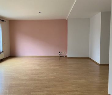 Zeer ruim appartement met 2 slaapkamers - Photo 2