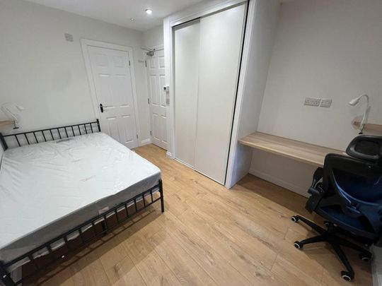 1 bedroom in a house share to rent - Photo 1