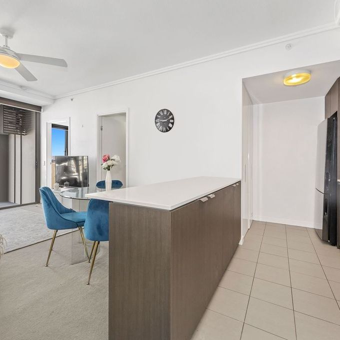 Modern Apartment in Prime Fortitude Valley Location - Photo 1