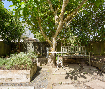 8 Awarua Street, Ngaio - Photo 2