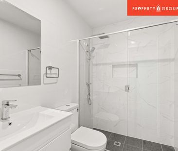 Luxurious 4 bedroom brandnew Townhouse close to all the amenities. - Photo 3