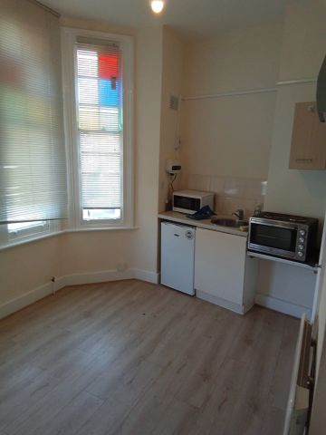 Studio Flat, Cranwich Road, N16 - Photo 2