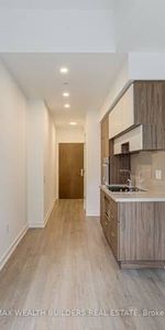 ONE MONTH'S FREE RENT! Feels brand new yonge/eglinton - Photo 4