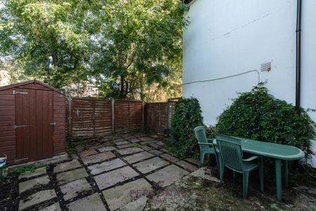 Kendor Avenue, Epsom - Photo 3