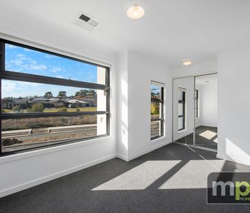 Beautifully built home nestled among the serenity of Mount Barker! - Photo 2