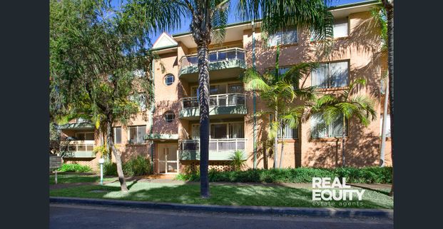 Lakeside Area - 2 Bedroom Apartment Handy to Parkland - Photo 1