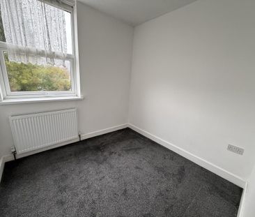 3 bedroom end of terrace house to rent - Photo 2