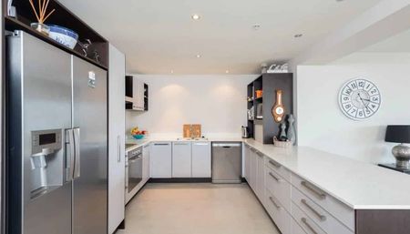 Location! Location! Location! - Photo 3