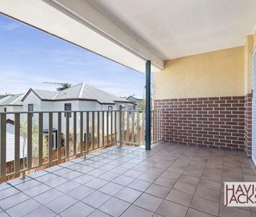2 / 34 Stoneleigh Street, Albion QLD 4010 - Photo 4