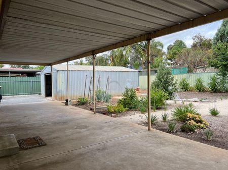 Four Bedroom Family Home! - Photo 3