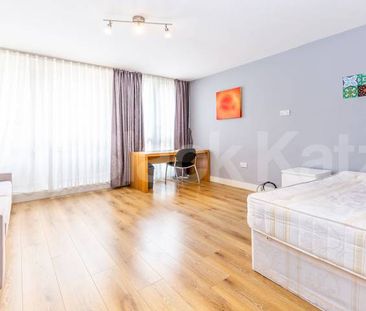Fantastic spacious three bed mins to UCL, SOAS, Regents Park and tube - Photo 4