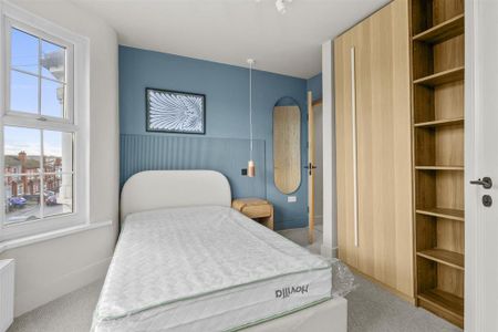 1 bedroom in a house share to rent - Photo 2