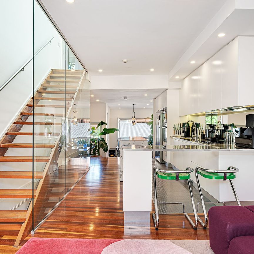 Expansive 249 sqm Three Bedroom Residence - Offered Unfurnished - Photo 1