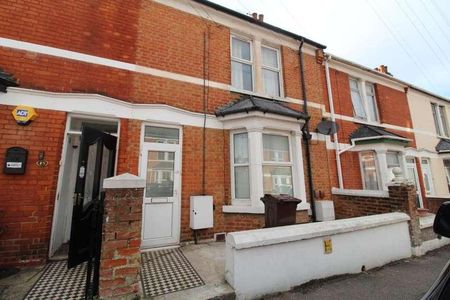 Ground Floor Flat, Chester Road, Gillingham, ME7 - Photo 4