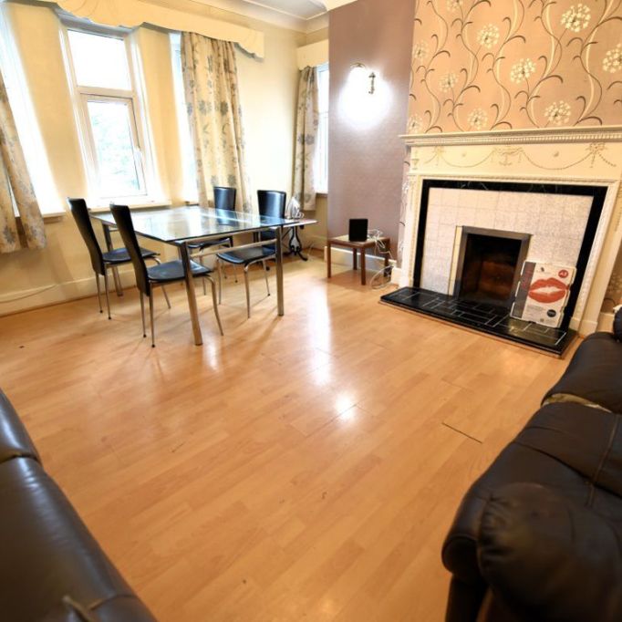 1 bedroom House Share in Sefton Court (Room, Leeds - Photo 1