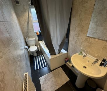 Newport Mount, Burley, LS6 3DB, Leeds - Photo 1