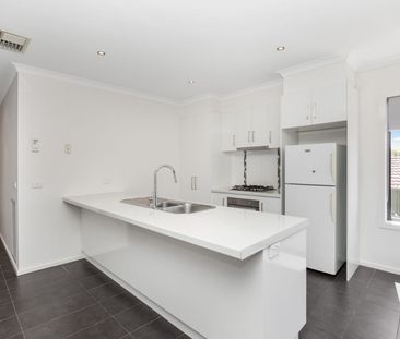 Modern and low maintenance living! - Photo 3