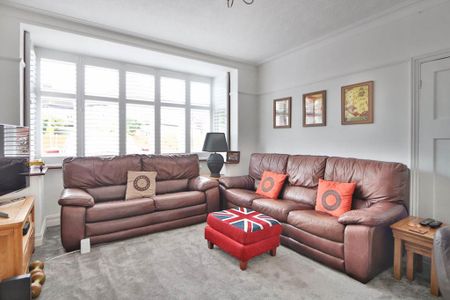 3 bedroom end of terrace house to rent - Photo 2