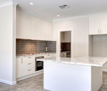 Modern Build - Photo 3