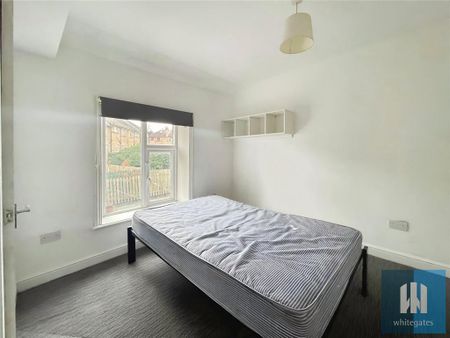1 bedroom in a house share to rent - Photo 2