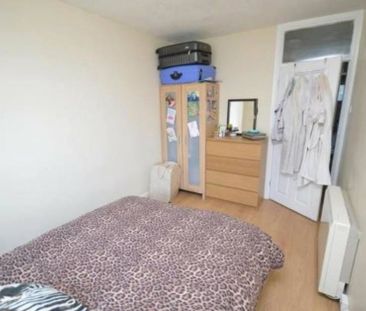 3 Bed - 56 Lovell Park Heights, City Centre, Leeds - LS7 1DW - Stud... - Photo 6