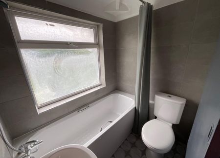 3 bedroom house - end terrace to rent - Photo 5