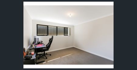 Large Family Home! - Photo 5