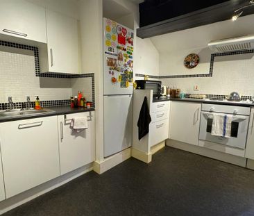 2 bedroom maisonette to rent - Photo 4